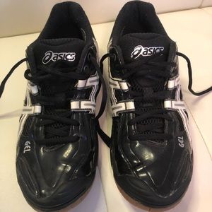 ASICS women’s black size 10 athletic shoes.
